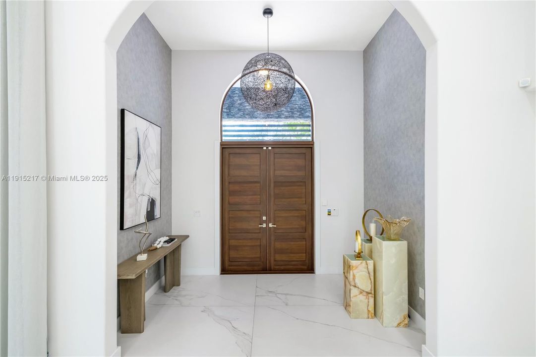 En Renta: $35,000 (7 camas, 7 baños, 6318 Pies cuadrados)