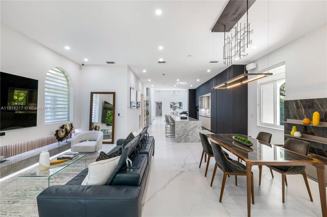 En Renta: $35,000 (7 camas, 7 baños, 6318 Pies cuadrados)