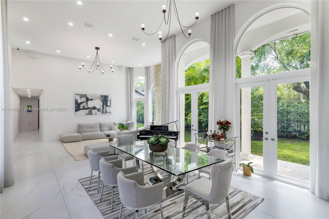 En Renta: $35,000 (7 camas, 7 baños, 6318 Pies cuadrados)