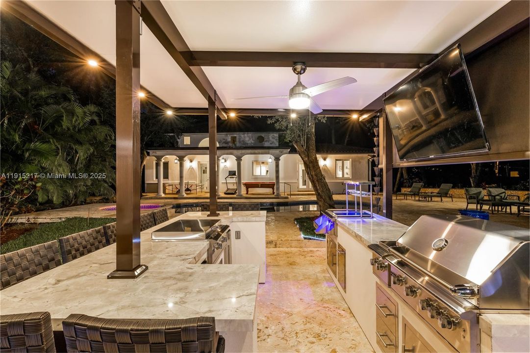 En Renta: $35,000 (7 camas, 7 baños, 6318 Pies cuadrados)