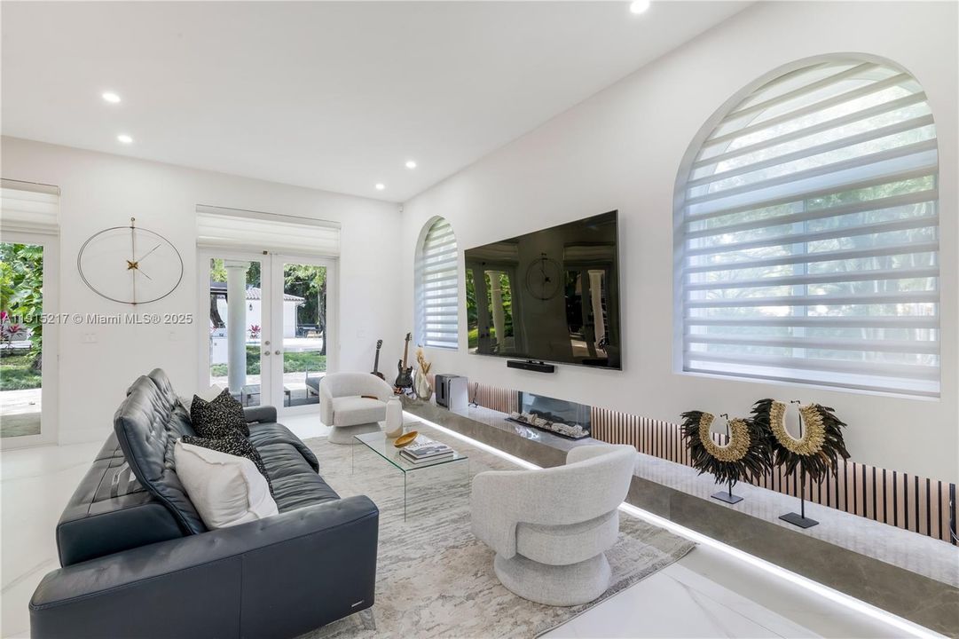 En Renta: $35,000 (7 camas, 7 baños, 6318 Pies cuadrados)