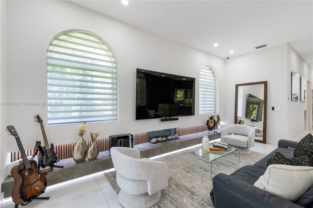 En Renta: $35,000 (7 camas, 7 baños, 6318 Pies cuadrados)