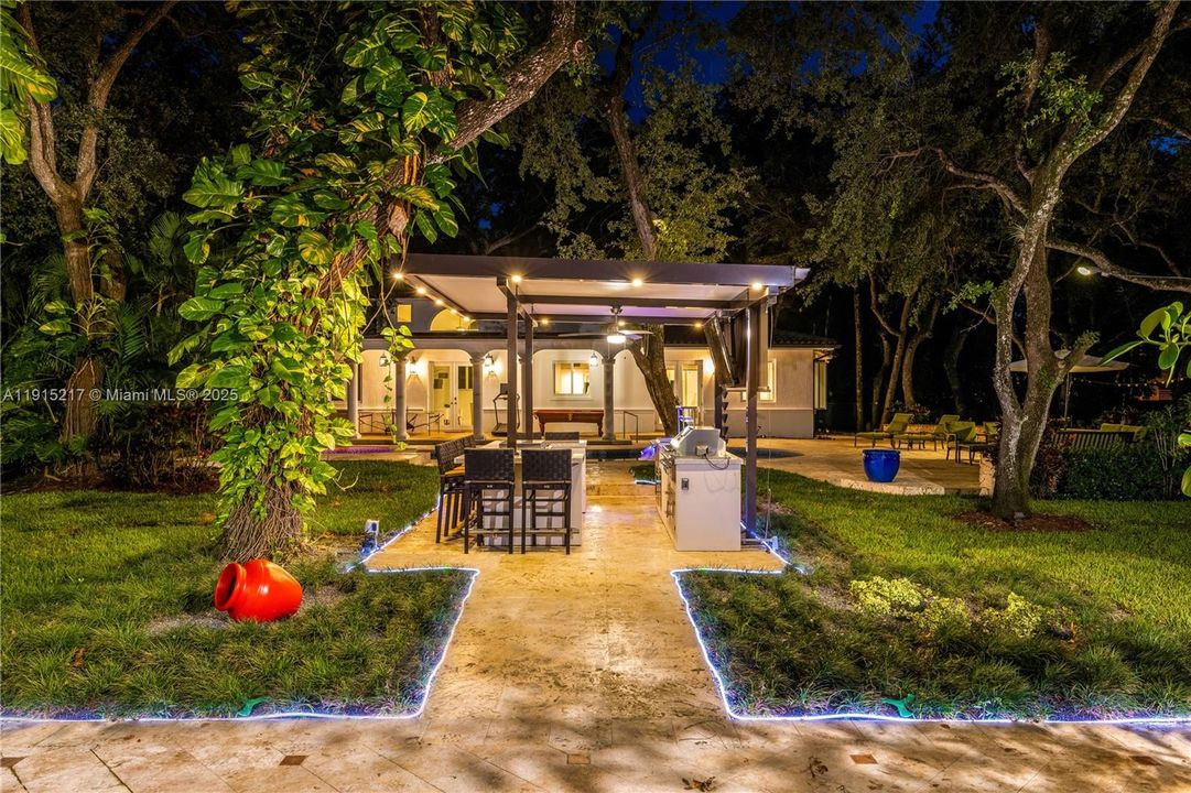 En Renta: $35,000 (7 camas, 7 baños, 6318 Pies cuadrados)