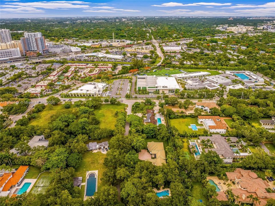 En Renta: $35,000 (7 camas, 7 baños, 6318 Pies cuadrados)