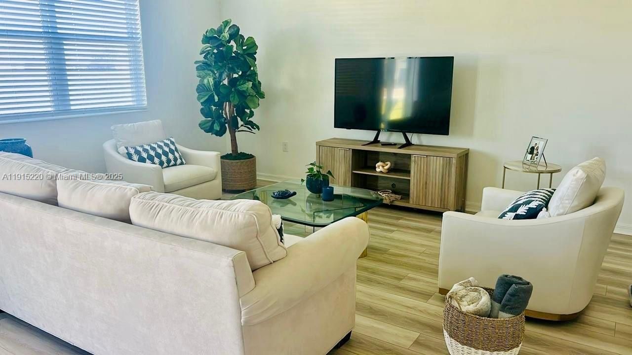 待售: $445,000 (4 贝兹, 2 浴室, 1876 平方英尺)