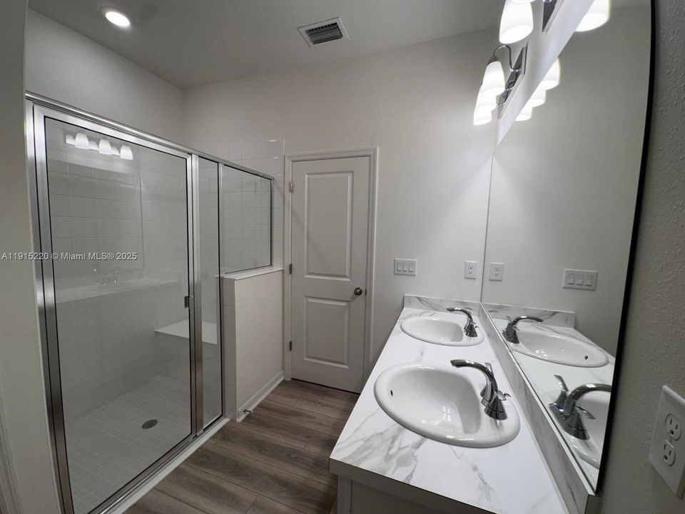 待售: $445,000 (4 贝兹, 2 浴室, 1876 平方英尺)