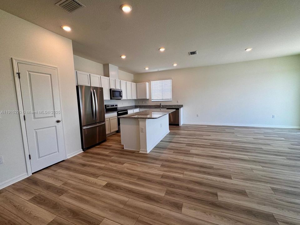 待售: $445,000 (4 贝兹, 2 浴室, 1876 平方英尺)