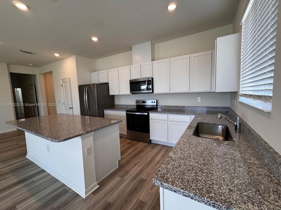 待售: $445,000 (4 贝兹, 2 浴室, 1876 平方英尺)