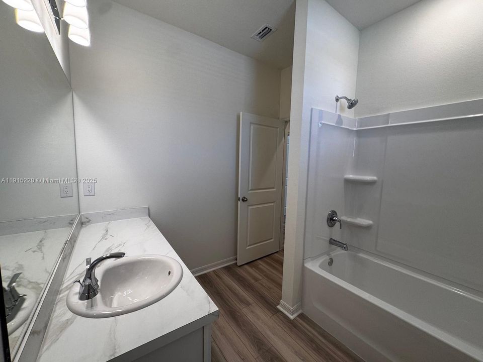 待售: $445,000 (4 贝兹, 2 浴室, 1876 平方英尺)