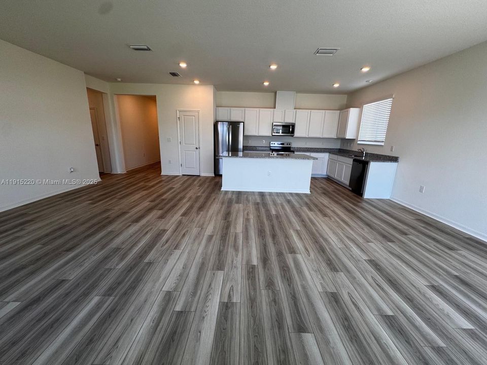 待售: $445,000 (4 贝兹, 2 浴室, 1876 平方英尺)