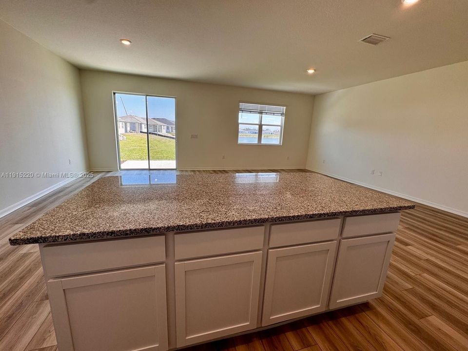 待售: $445,000 (4 贝兹, 2 浴室, 1876 平方英尺)