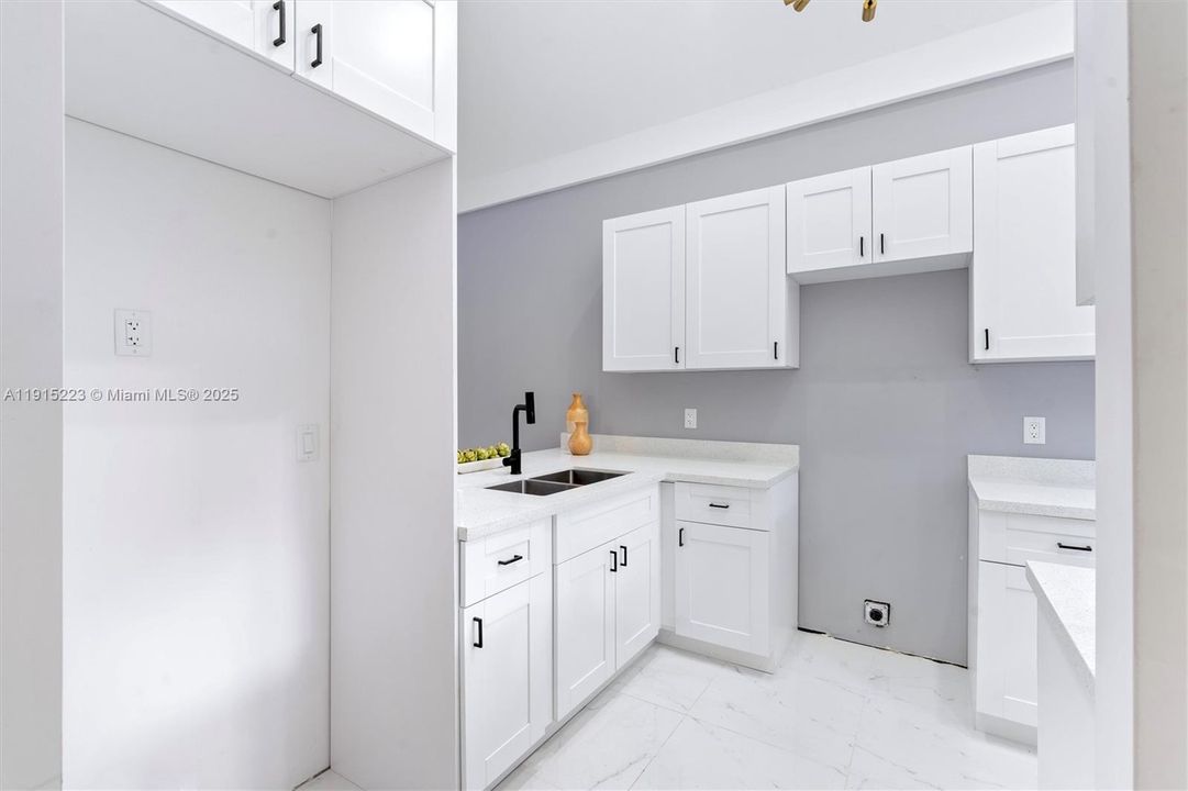 待售: $544,000 (5 贝兹, 2 浴室, 1873 平方英尺)