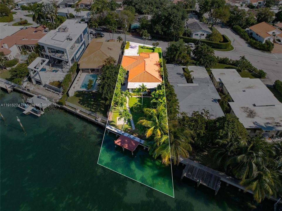 待售: $5,990,000 (2 贝兹, 2 浴室, 2247 平方英尺)