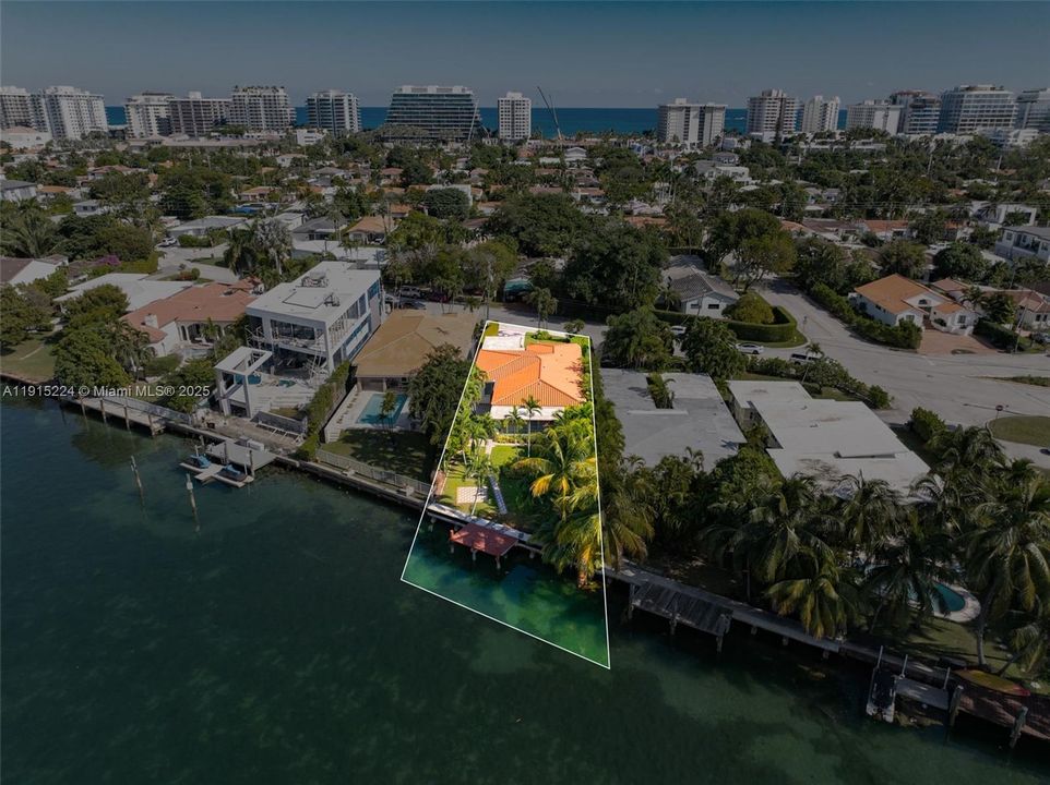 待售: $5,990,000 (2 贝兹, 2 浴室, 2247 平方英尺)