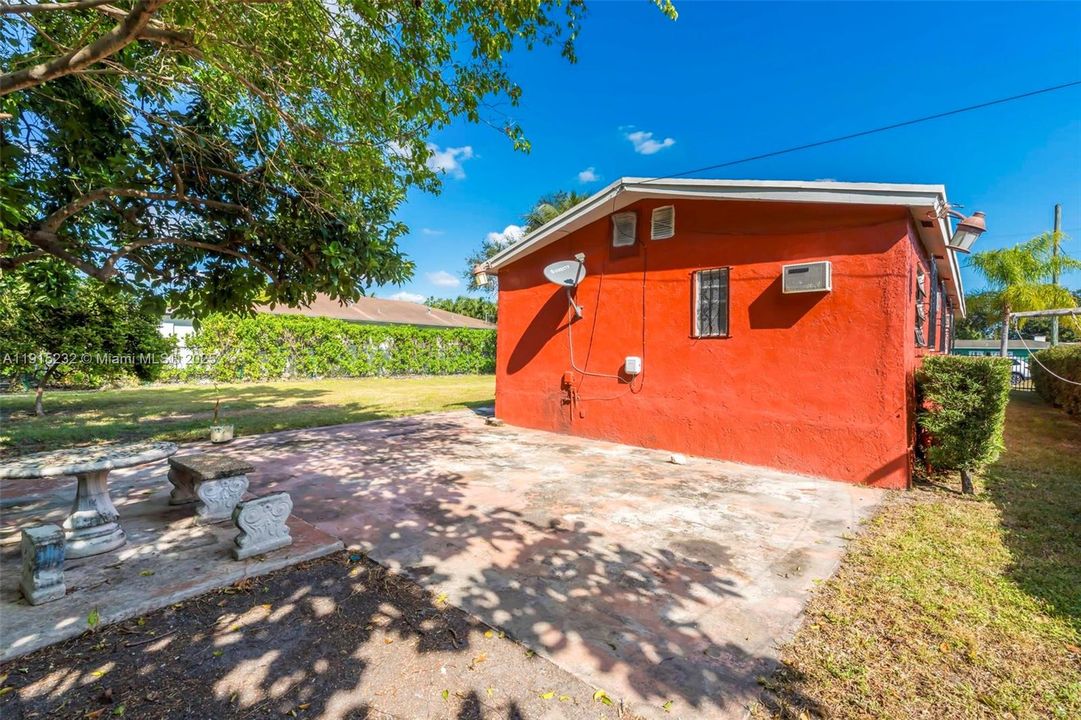 Active With Contract: $375,000 (4 beds, 2 baths, 1158 Square Feet)