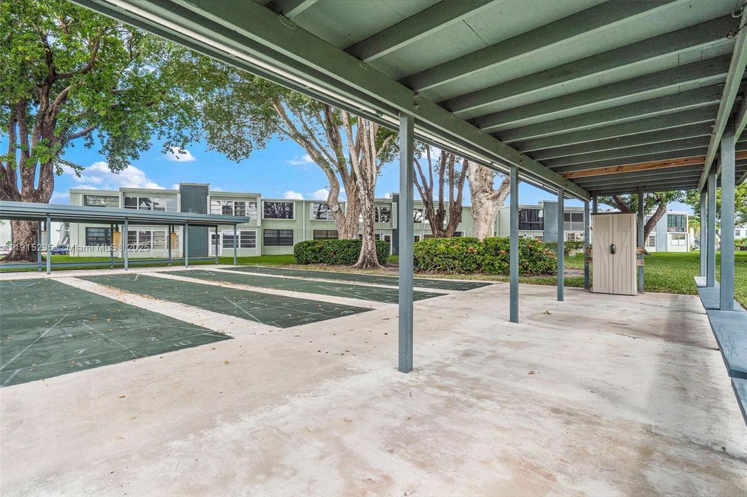 На продажу: $215,000 (2 спален, 2 ванн, 1000 Квадратных фут)