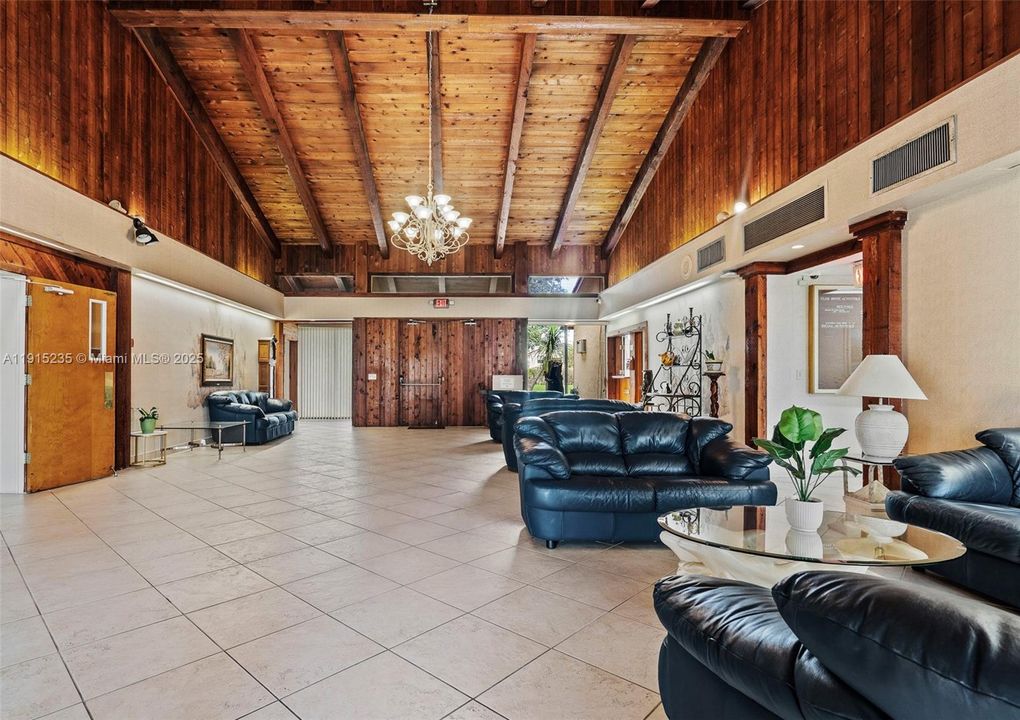 На продажу: $215,000 (2 спален, 2 ванн, 1000 Квадратных фут)