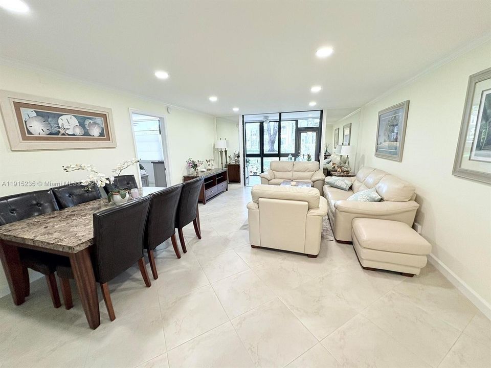 На продажу: $215,000 (2 спален, 2 ванн, 1000 Квадратных фут)