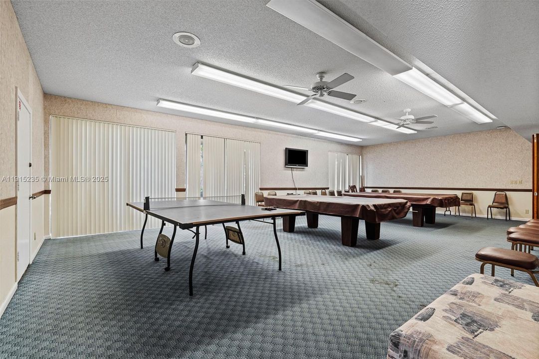 На продажу: $215,000 (2 спален, 2 ванн, 1000 Квадратных фут)