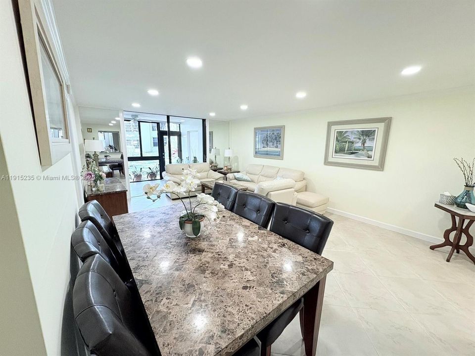 На продажу: $215,000 (2 спален, 2 ванн, 1000 Квадратных фут)