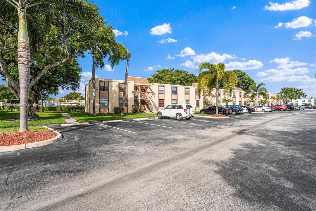 На продажу: $215,000 (2 спален, 2 ванн, 1000 Квадратных фут)