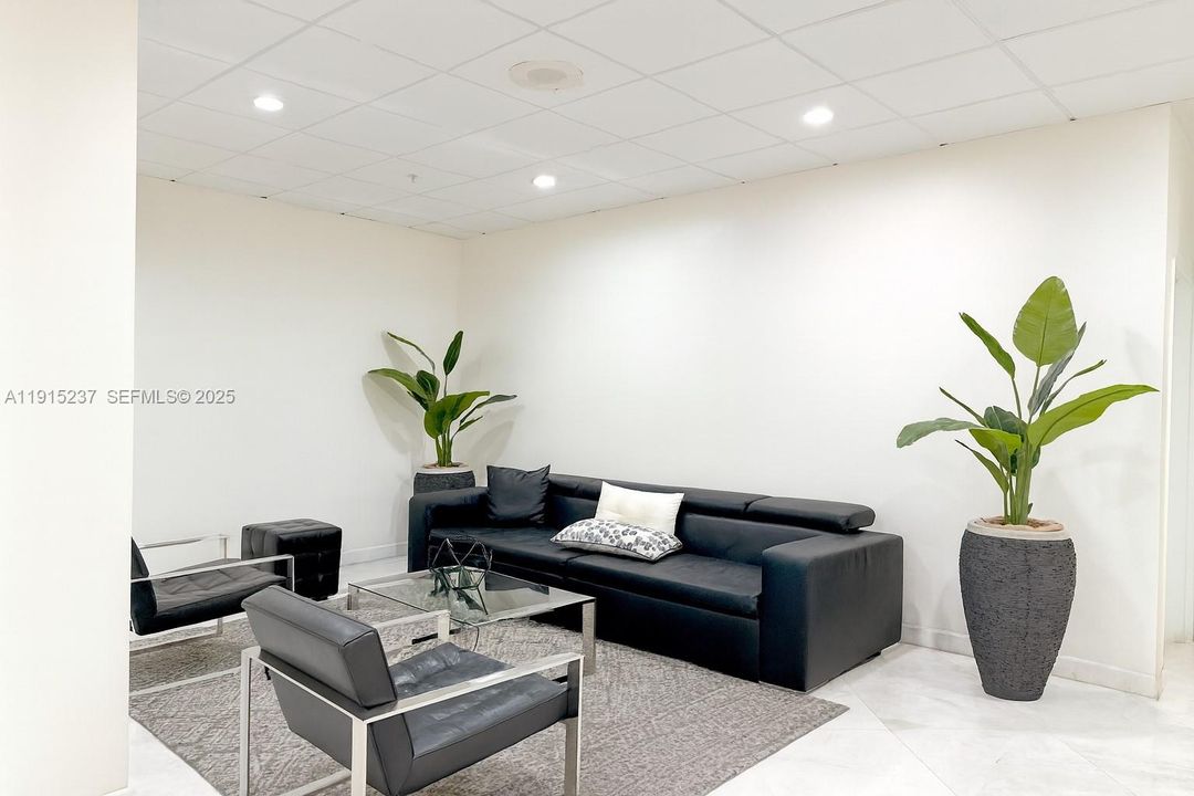 В аренду: $2,700 (0 спален, 0 ванн, 1300 Квадратных фут)