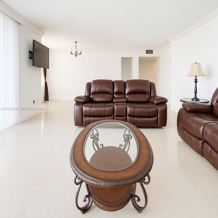 В аренду: $2,700 (0 спален, 0 ванн, 1300 Квадратных фут)