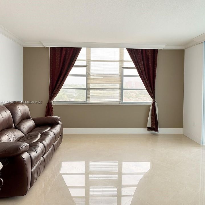 В аренду: $2,700 (0 спален, 0 ванн, 1300 Квадратных фут)