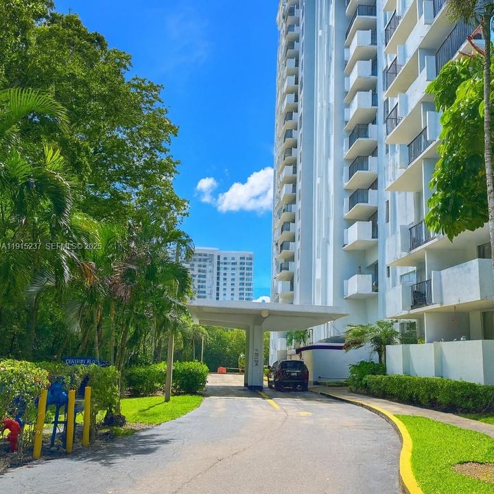 В аренду: $2,700 (0 спален, 0 ванн, 1300 Квадратных фут)