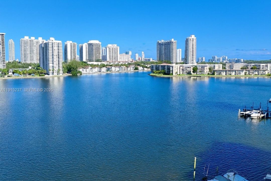 В аренду: $2,700 (0 спален, 0 ванн, 1300 Квадратных фут)