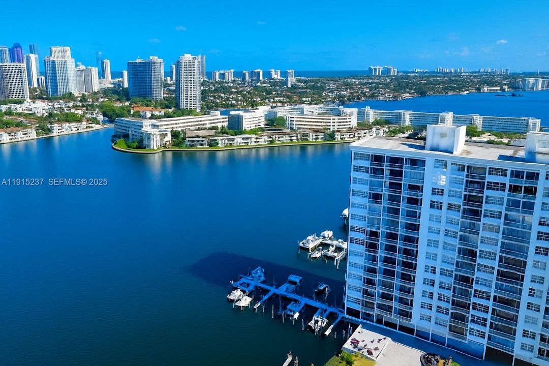 В аренду: $2,700 (0 спален, 0 ванн, 1300 Квадратных фут)