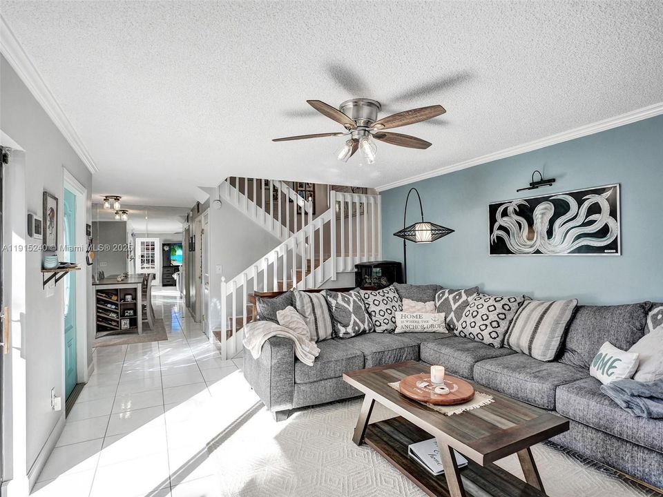 For Sale: $449,000 (3 beds, 2 baths, 1654 Square Feet)