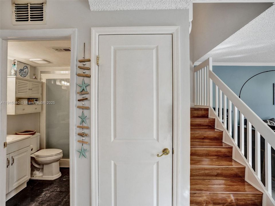 For Sale: $449,000 (3 beds, 2 baths, 1654 Square Feet)