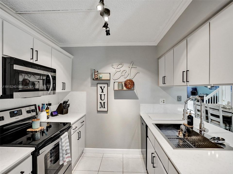 For Sale: $449,000 (3 beds, 2 baths, 1654 Square Feet)