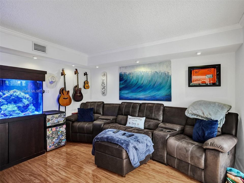 For Sale: $449,000 (3 beds, 2 baths, 1654 Square Feet)