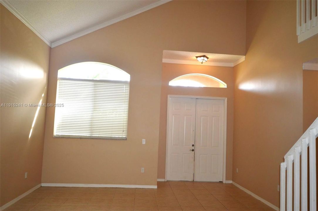 For Rent: $3,500 (4 beds, 2 baths, 2326 Square Feet)