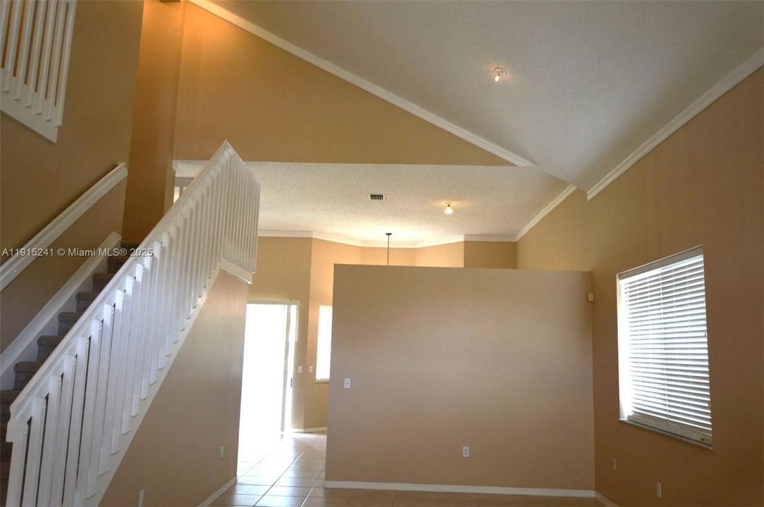 For Rent: $3,500 (4 beds, 2 baths, 2326 Square Feet)