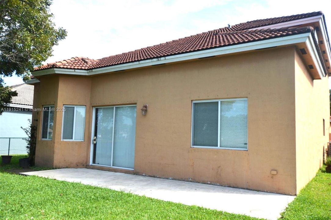 For Rent: $3,500 (4 beds, 2 baths, 2326 Square Feet)