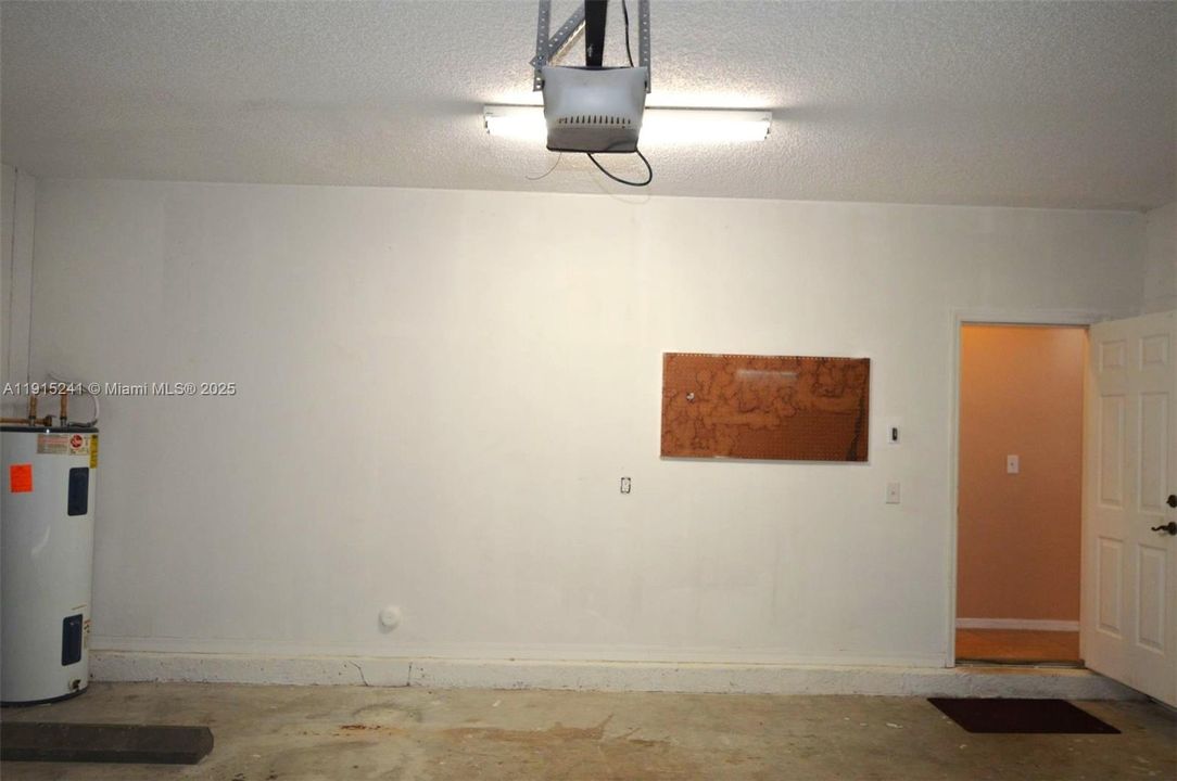 For Rent: $3,500 (4 beds, 2 baths, 2326 Square Feet)