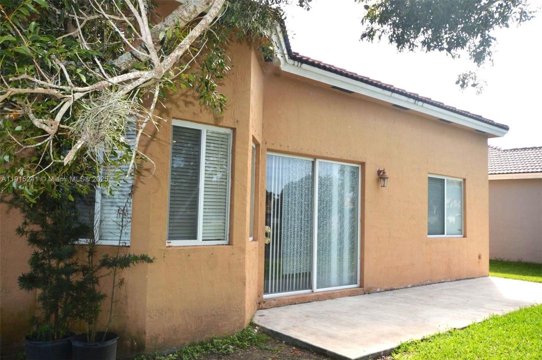 For Rent: $3,500 (4 beds, 2 baths, 2326 Square Feet)