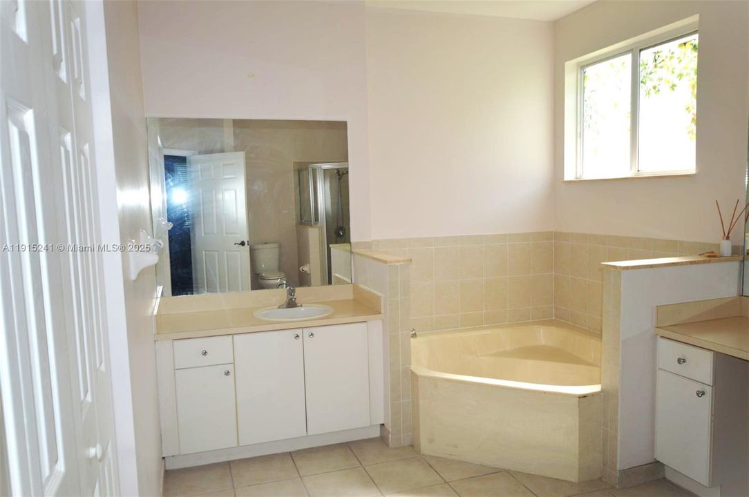 For Rent: $3,500 (4 beds, 2 baths, 2326 Square Feet)