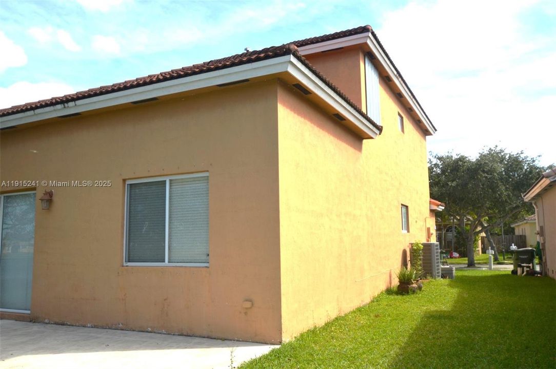 For Rent: $3,500 (4 beds, 2 baths, 2326 Square Feet)