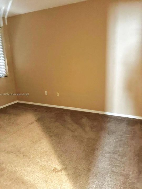 For Rent: $3,500 (4 beds, 2 baths, 2326 Square Feet)