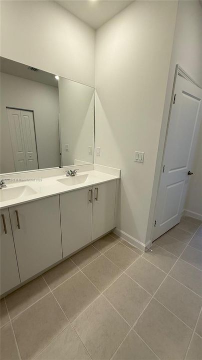 出租: $4,000 (3 贝兹, 2 浴室, 3100 平方英尺)