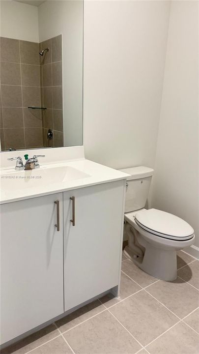 出租: $4,000 (3 贝兹, 2 浴室, 3100 平方英尺)