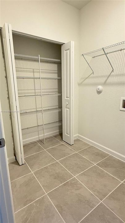 出租: $4,000 (3 贝兹, 2 浴室, 3100 平方英尺)