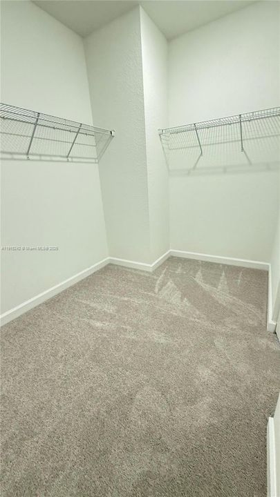 出租: $4,000 (3 贝兹, 2 浴室, 3100 平方英尺)