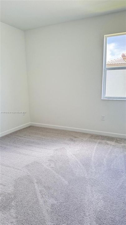 出租: $4,000 (3 贝兹, 2 浴室, 3100 平方英尺)