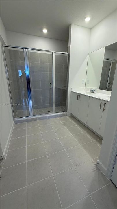 出租: $4,000 (3 贝兹, 2 浴室, 3100 平方英尺)