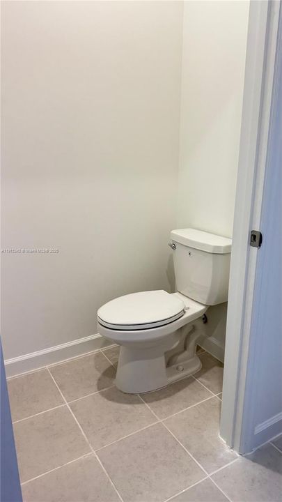 出租: $4,000 (3 贝兹, 2 浴室, 3100 平方英尺)